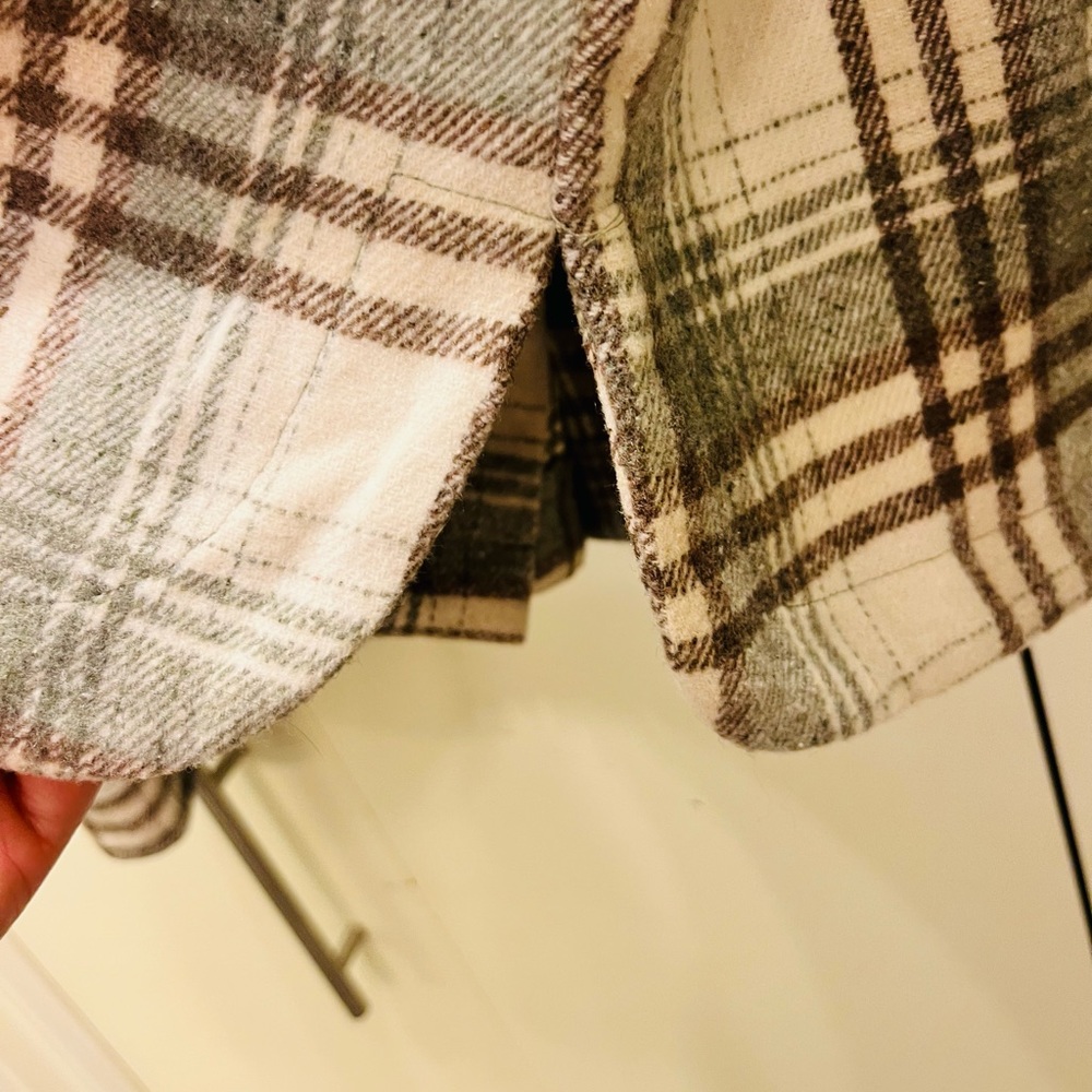 Women's Plaid Shacket - Picture 5 of 7